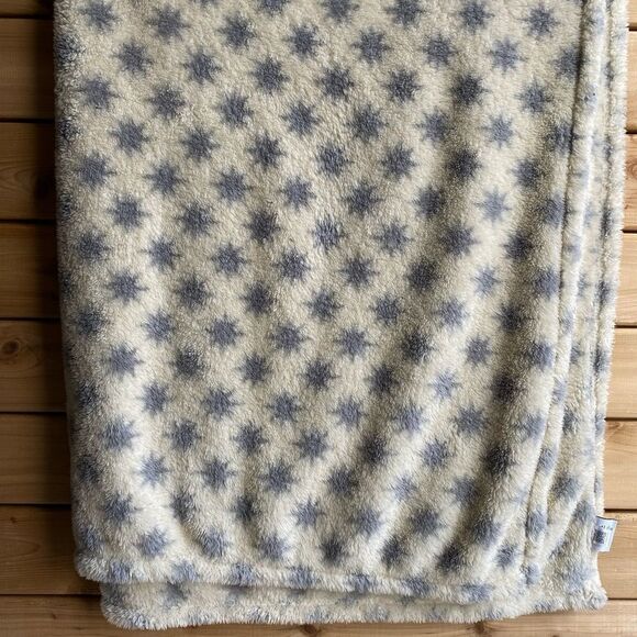 Vera Bradley Star/Garland Throw Blanket - Picture 6 of 6